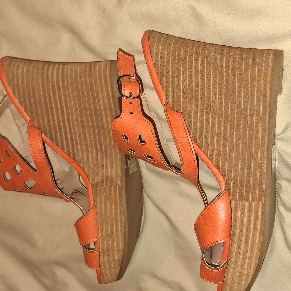Restricted Orange Cage Wedges - Picture 5 of 8
